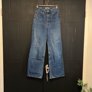 LEVIS ⭐️rib cage wide leg jeans 26